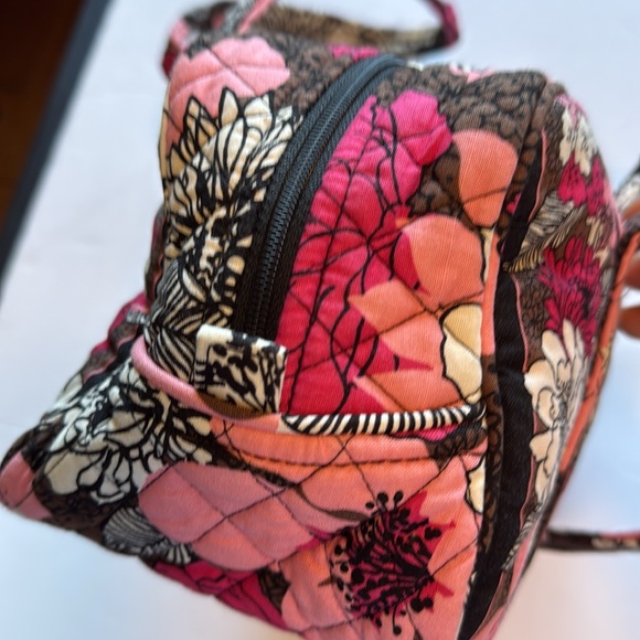 Like new Vera Bradley Floral Fabric Shoulder Bag Lightweight & Washable! - Picture 16 of 17